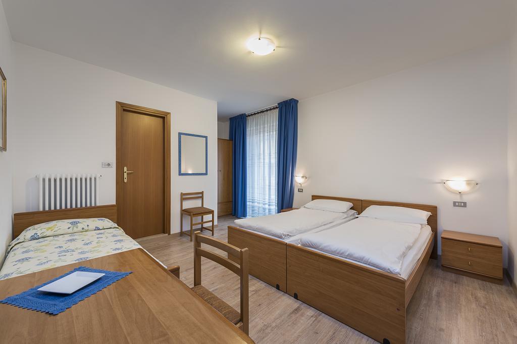 Hotel Villa Al Vento Torbole Sul Garda Habitación foto